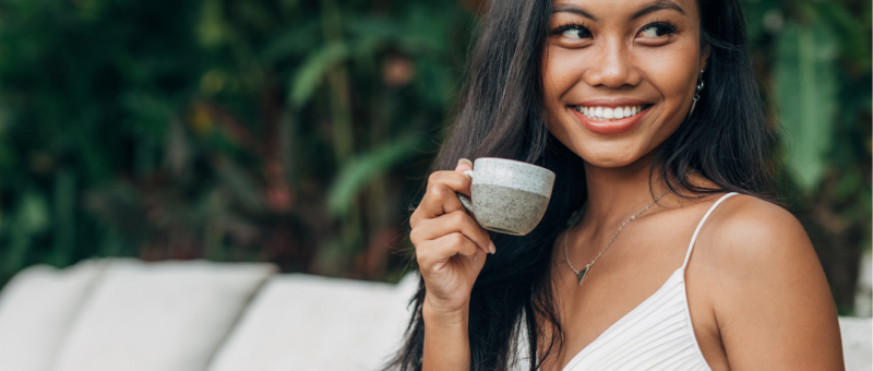 women drinking coffee at a restaurant